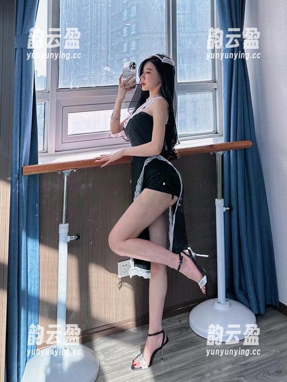 黎允熙 微密圈 - 黎允熙黑色丁裤原图:以为是裤子,结果竟是一道风景线!快来分享吧!