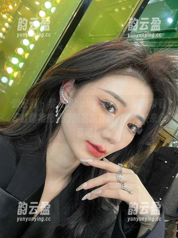 黎允熙baby 微密圈 - 黎允熙baby又来了,这次带着枣红睡裙把原图图鉴提升到神级,快来分享吧!
