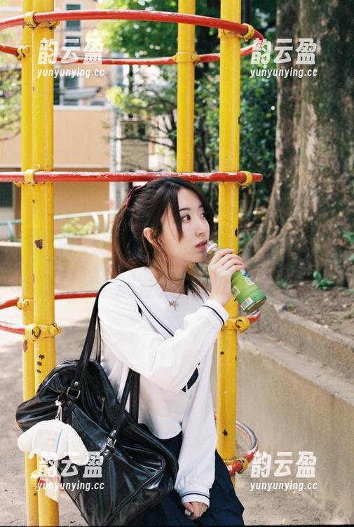 黑川的最新写真——御姐大作，妆容太惊艳，感觉不小心就想多看几眼。